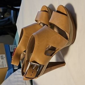 Michael Kors platform heels size 9.5M, tan